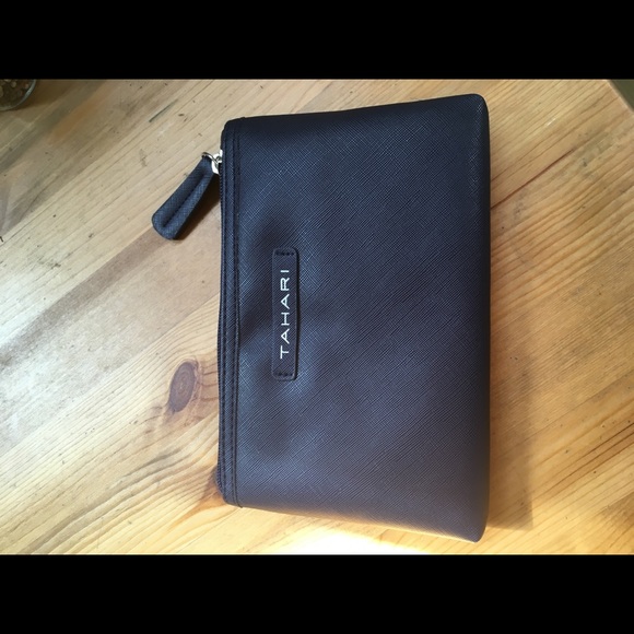 Tahari wristlet in navy blue - Picture 2 of 4